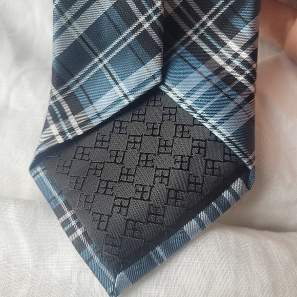 Perry Ellis Silk Tie - Picture 3 of 5